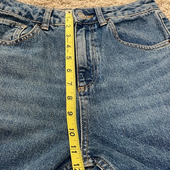 BDG IRBAN OUTFITTERS Mom High Rise Jeans Size 27 - Picture 4 of 11